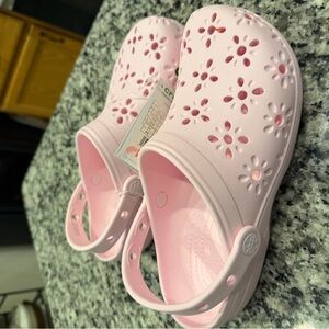 CROCS Kids Light Pink Floral Clogs size J6 /EUR 38-39
